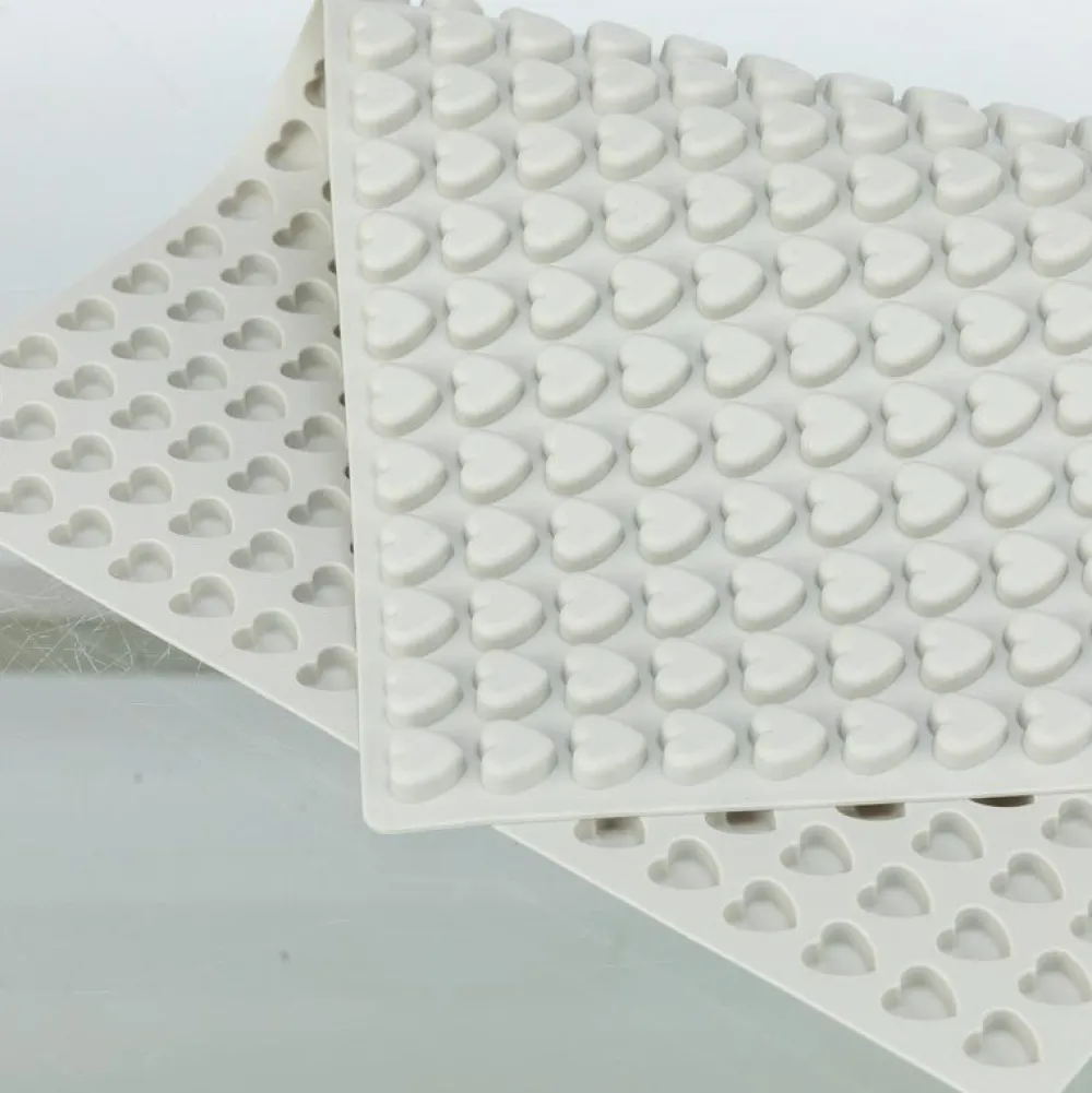 Futternapf|Nützliches>Futterfreund Backmatte mit Herzen, 38x28 cm